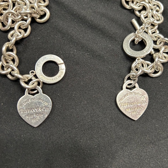 TIFFANY HEART TAG TOGGLE NECKLACE AND BRACELET

NECKLACE 16 in

LIKE NEW - Picture 7 of 13